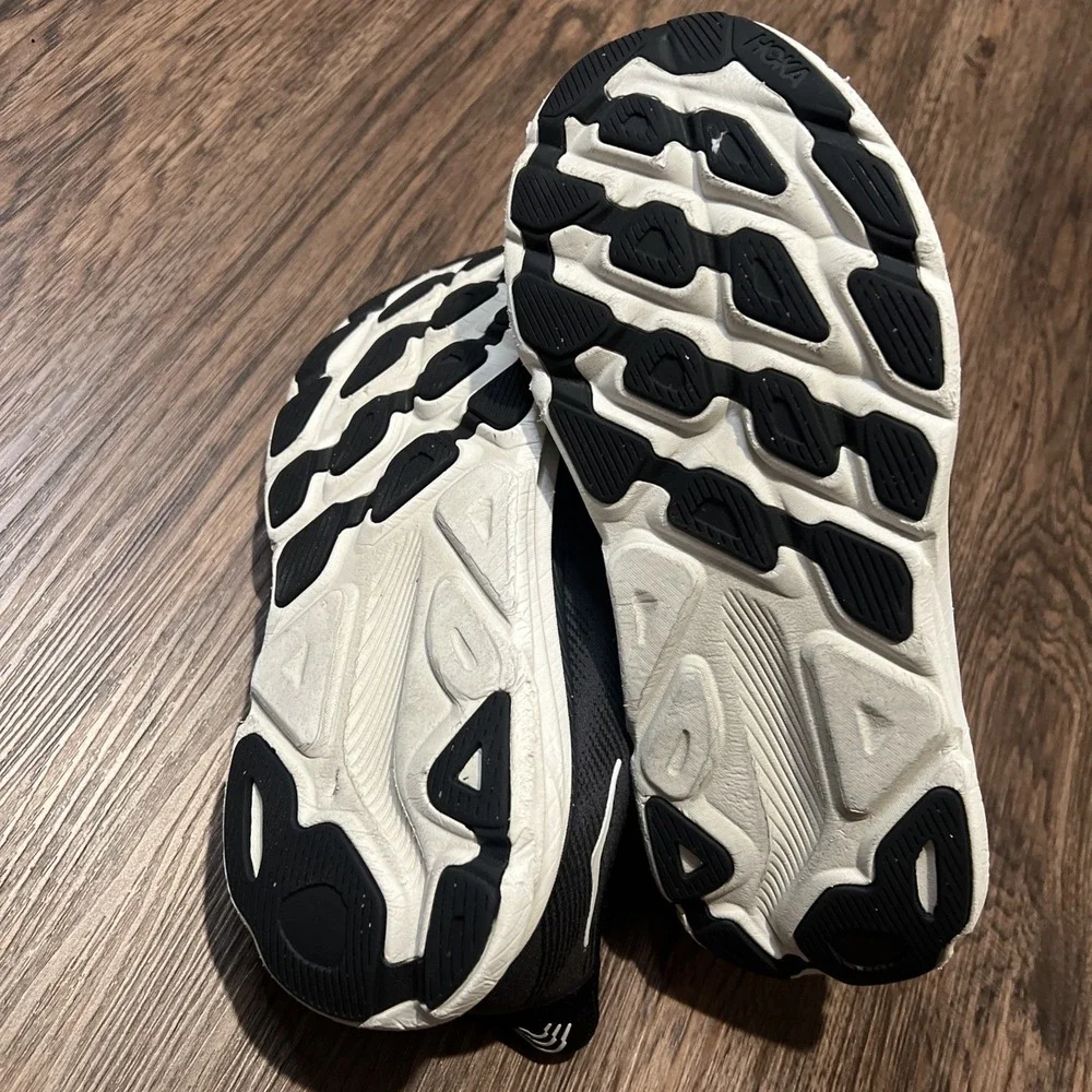 Hoka Men's Clifton 9 Lace Up Athletic Running Shoes Black/White Size 10.5 2E
